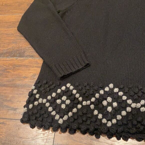 jillian jones lambs wool turtle neck sweater size L Pom Pom accent on bottom - Picture 3 of 9